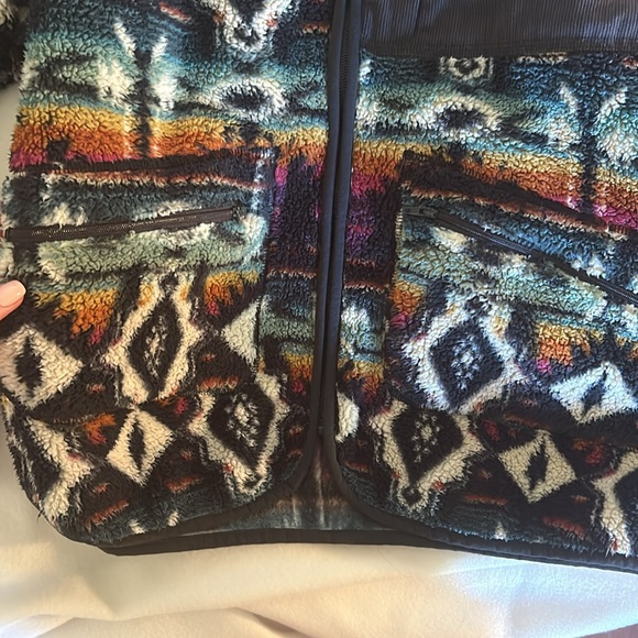 Colorful Patterned Fleece Jacket - Picture 3 of 8